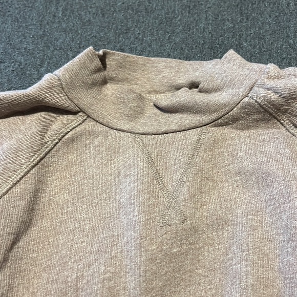 Tan sweater size medium universal thread - Picture 3 of 6